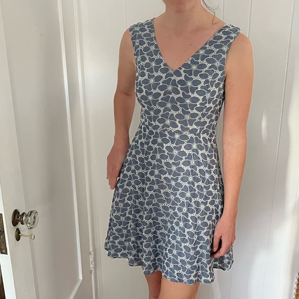 Draper James Embroidered Chambray Sleeveless Love Circle Dress | Size 4